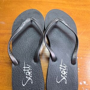 Scott Black Flip-Flop Sandals